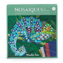 Mosaiques des animaux packaging with a colorful mosaic lizard design on a green background