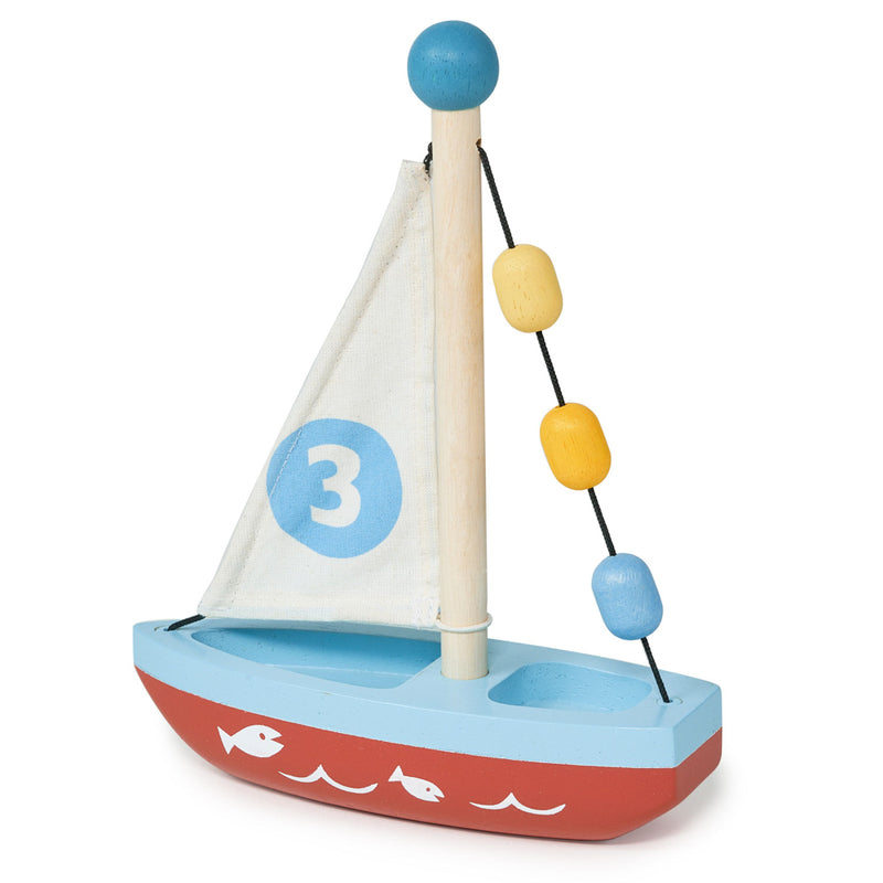 Bateau à voile en bois