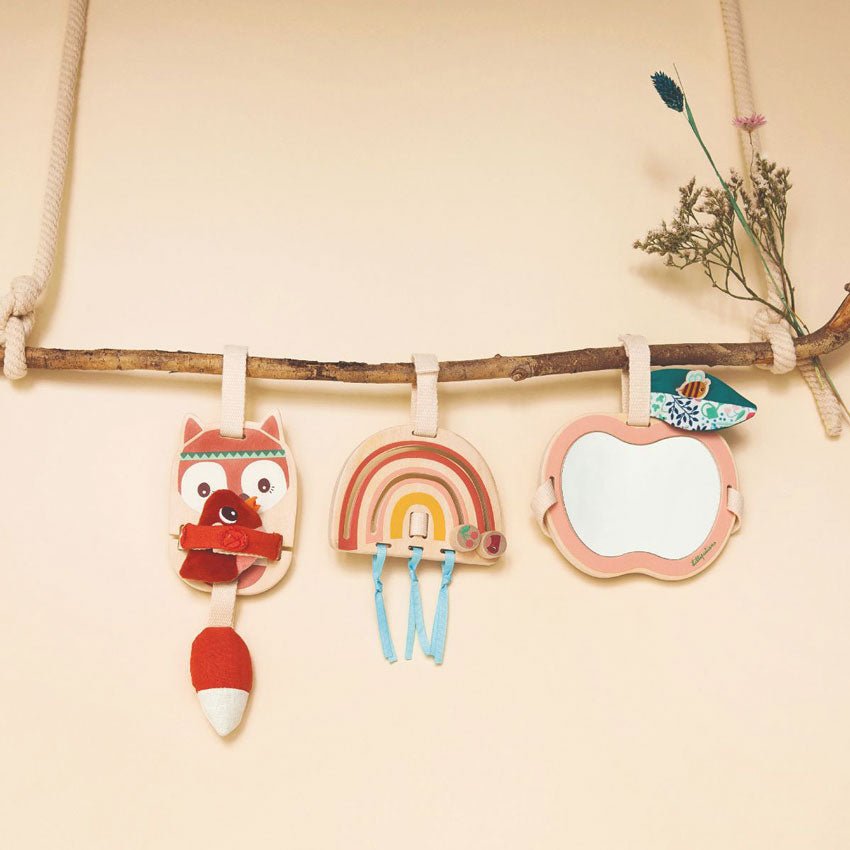 Alice Hanging Activity Set